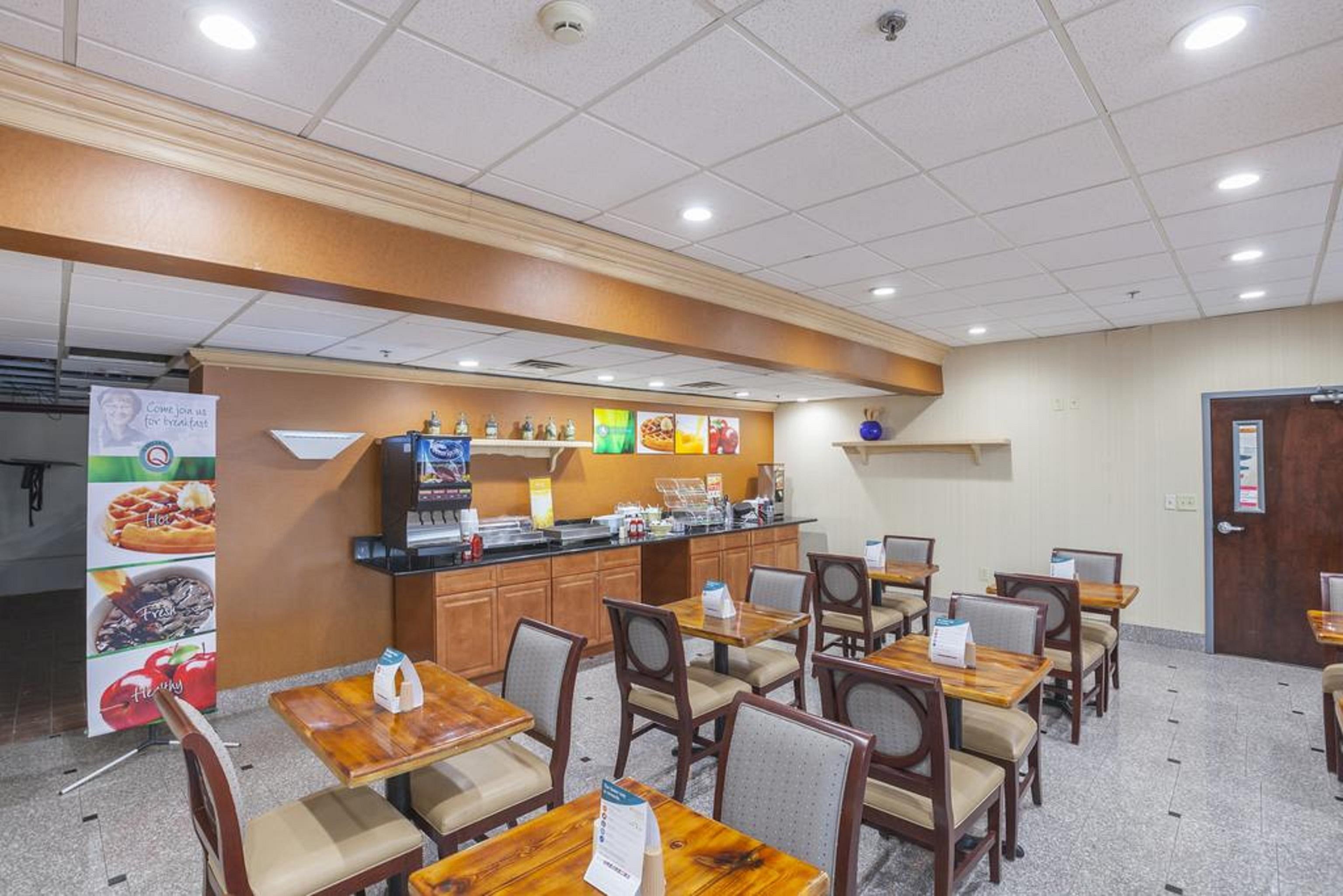 Quality Inn & Suites Cincinnati Exterior foto