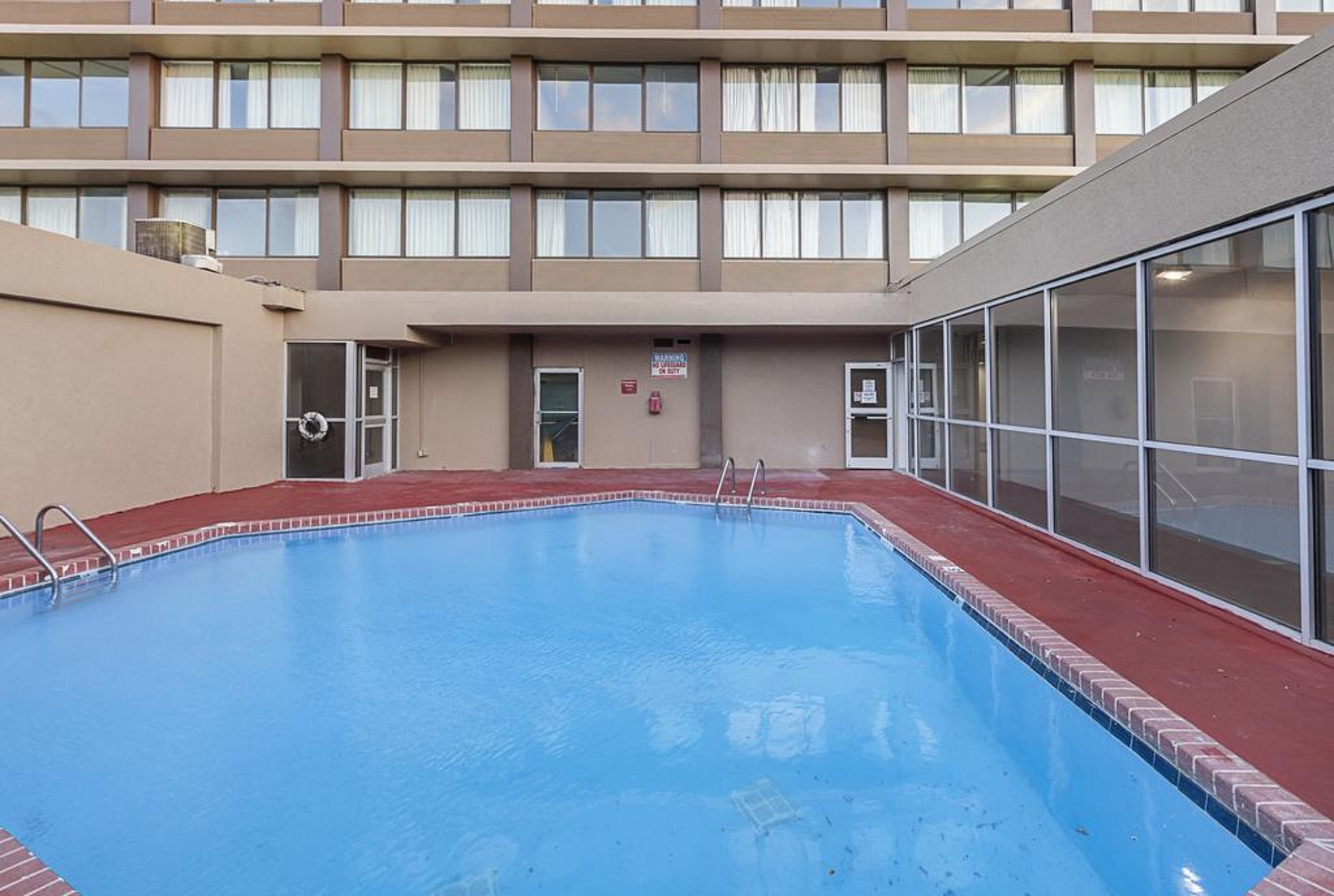 Quality Inn & Suites Cincinnati Exterior foto