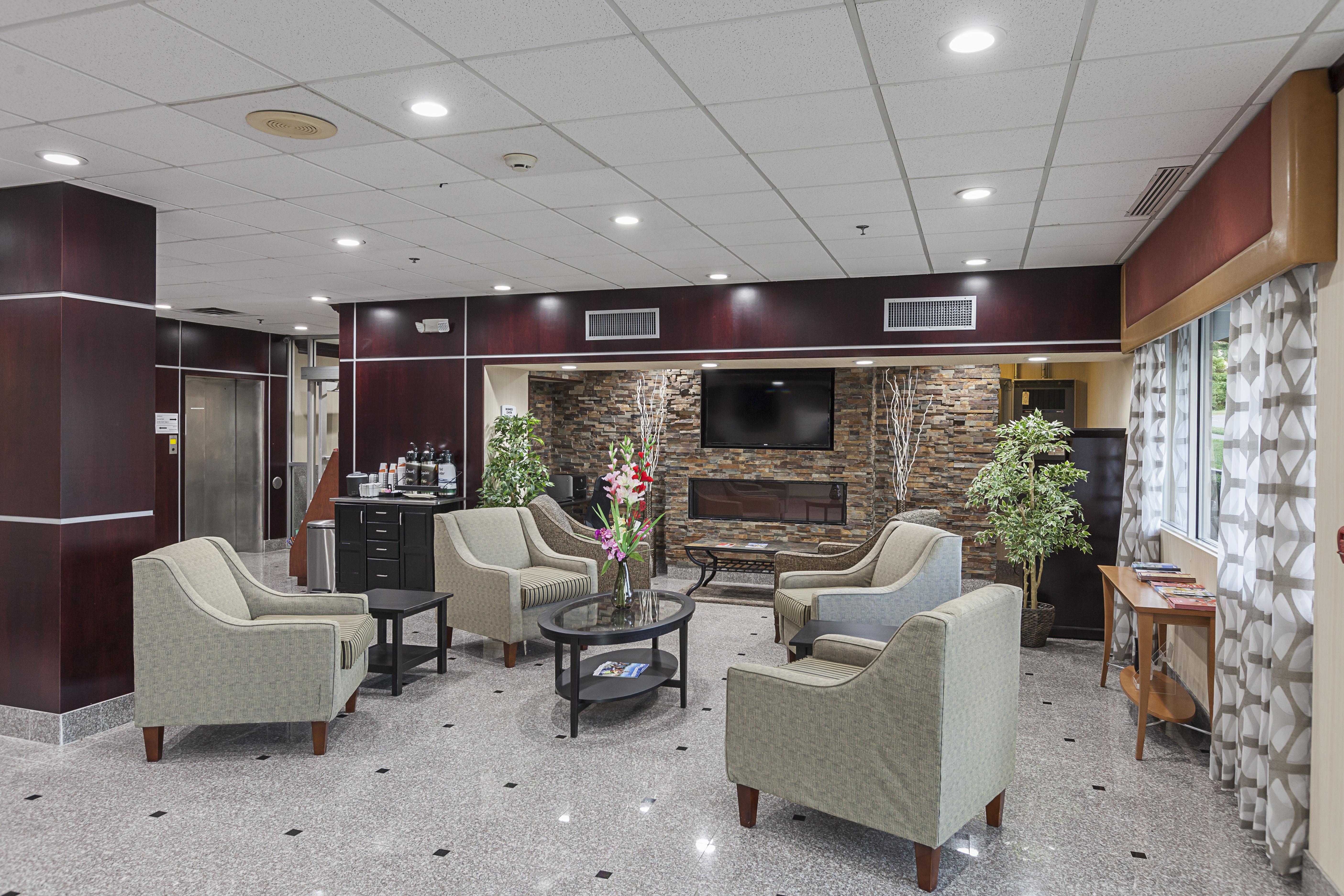 Quality Inn & Suites Cincinnati Exterior foto