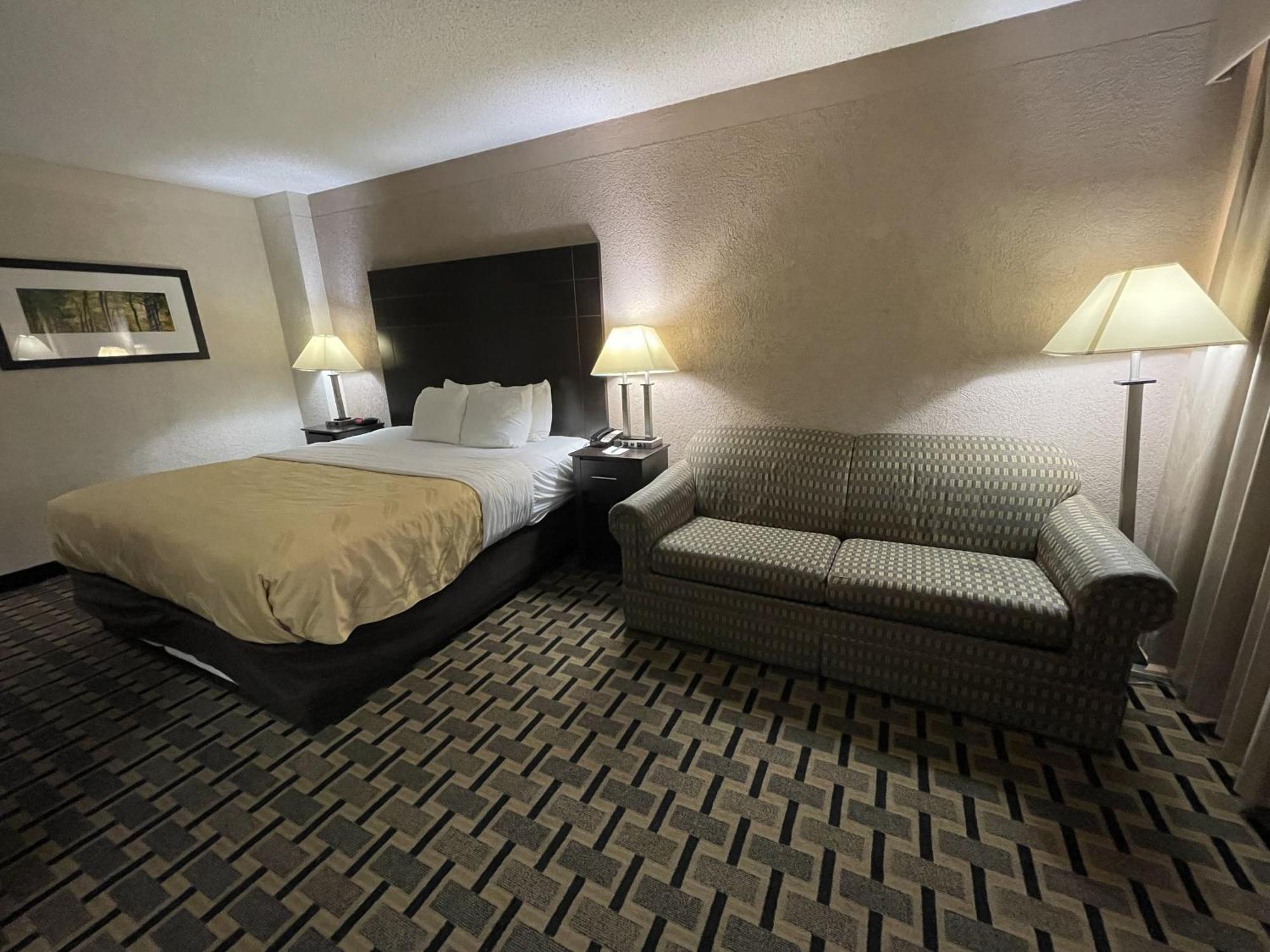 Quality Inn & Suites Cincinnati Exterior foto